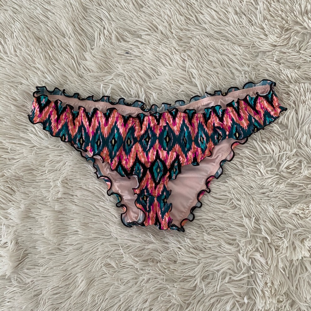 Ruffle cheeky bikini bottoms